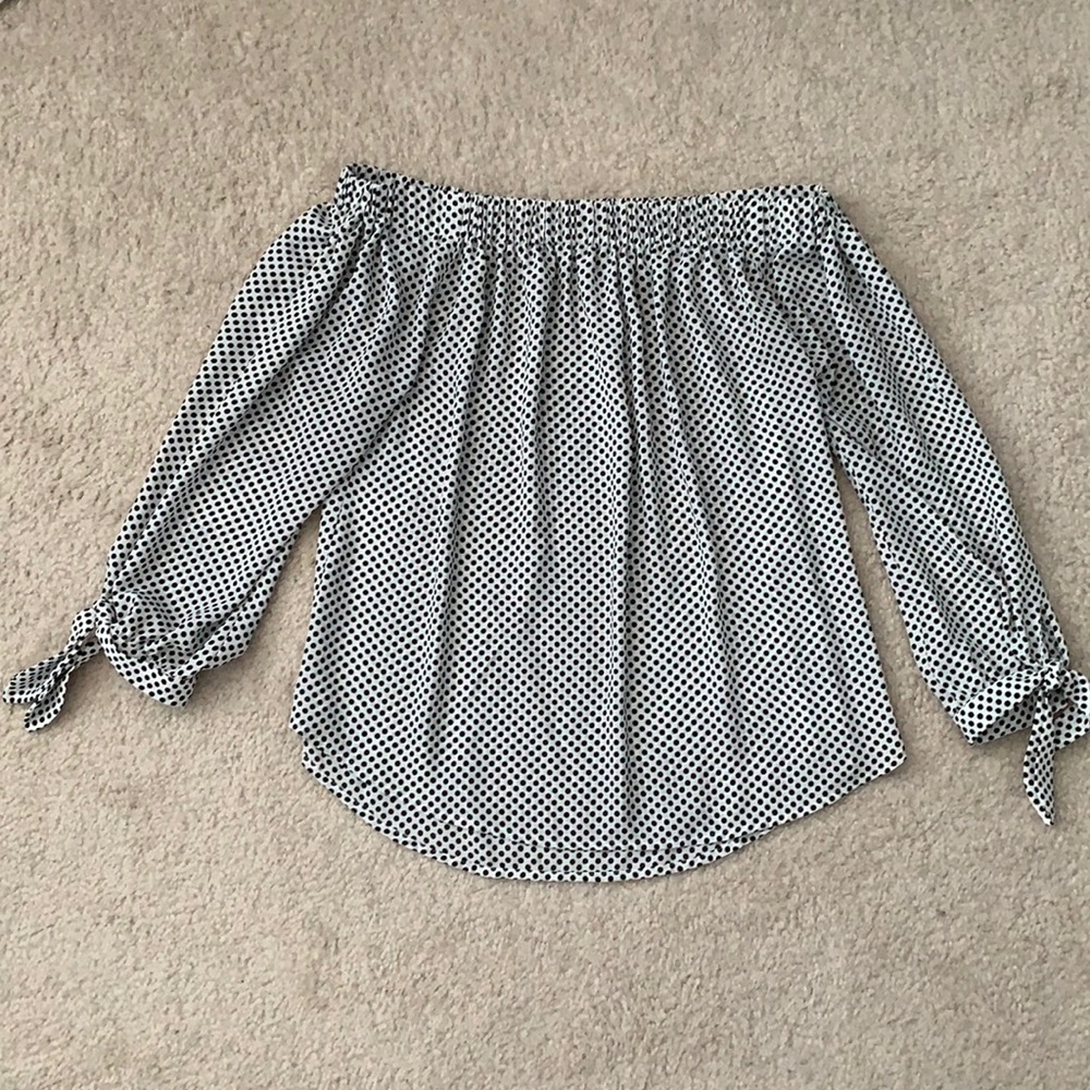 Off the shoulders polka dot top